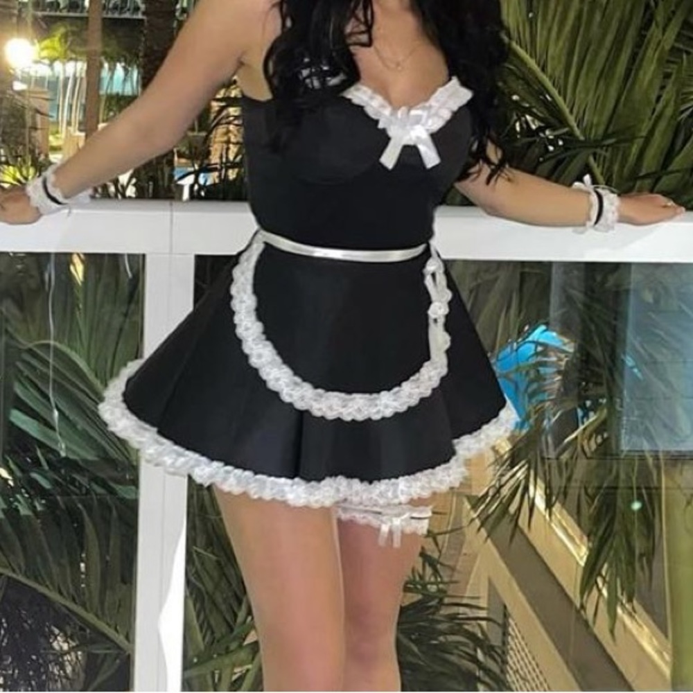 maid halloween costume, Headpiece included